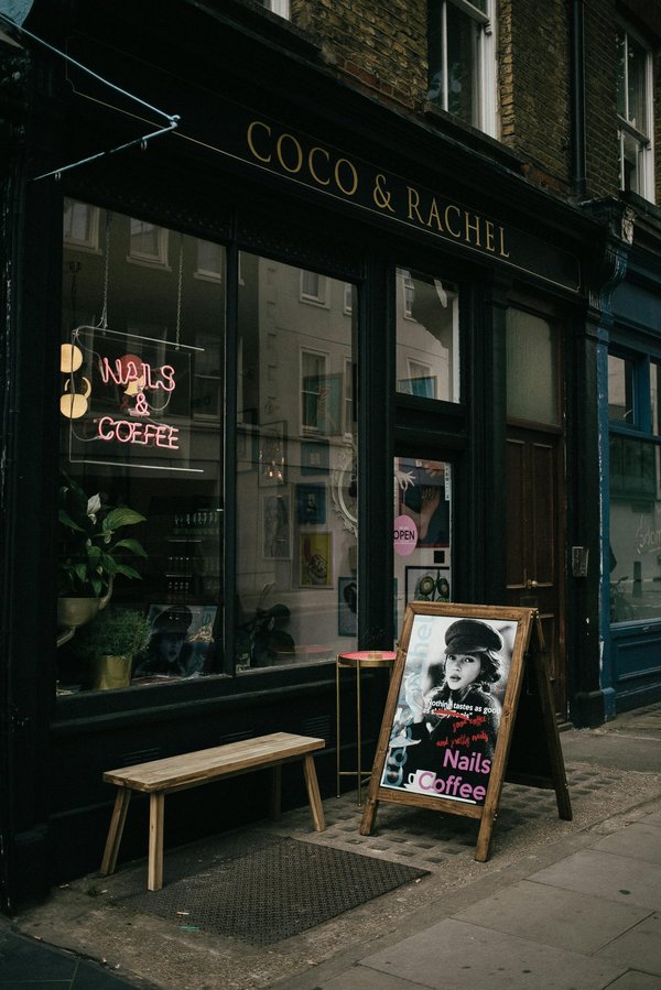 Écran pour vitrine : la solution idéale pour booster votre visibilité